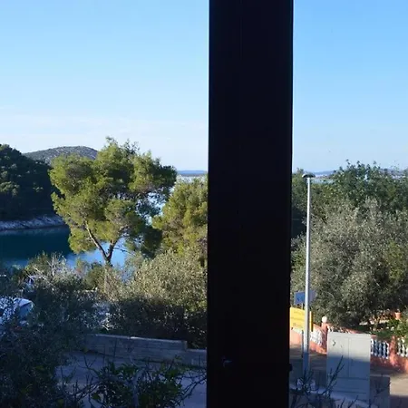 Apartment Island
