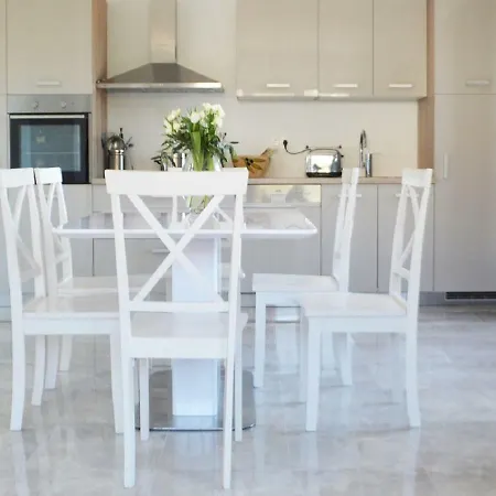 Island Apartment *